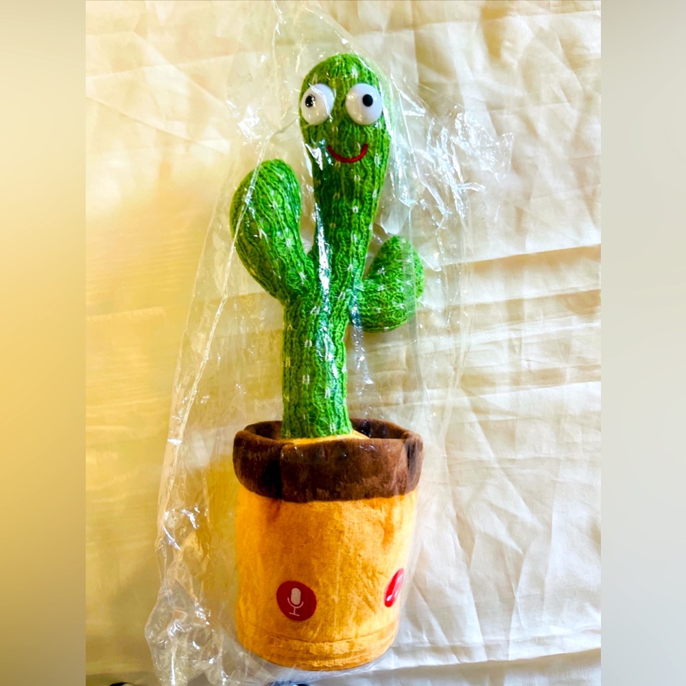 NWT Tik Tok Dancing, Talking, Singing and Mimicking Cute Cactus